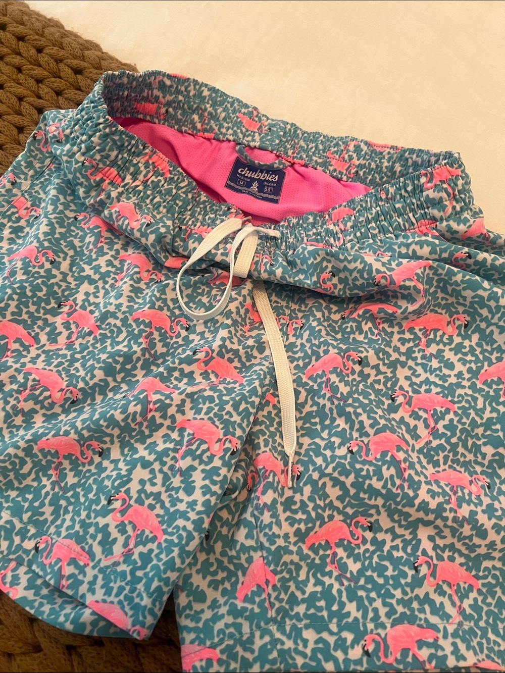 Chubbies Mens 5.5 inch Flamingo swim shorts medium